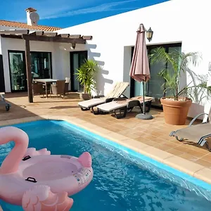 beautiful-spacious-villa-with-private-heated-pool-lajares.in-canary-islands.com/